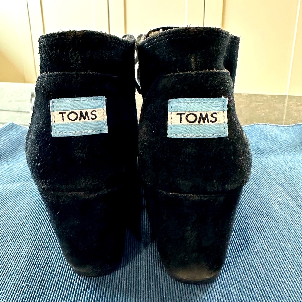 TOMS wedge ankle bootie black suede size 8.5